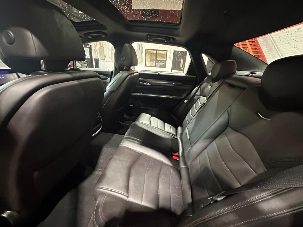 Cadillac CT6 Vehicle Full-screen Gallery Image 09