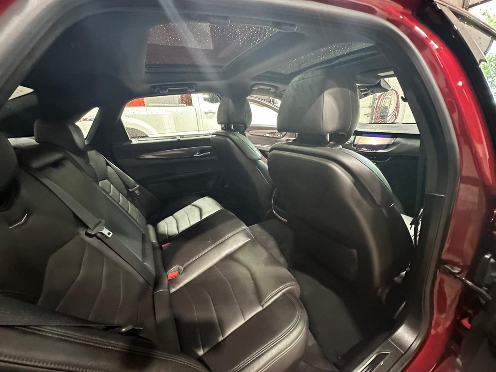 Cadillac CT6 Vehicle Full-screen Gallery Image 17