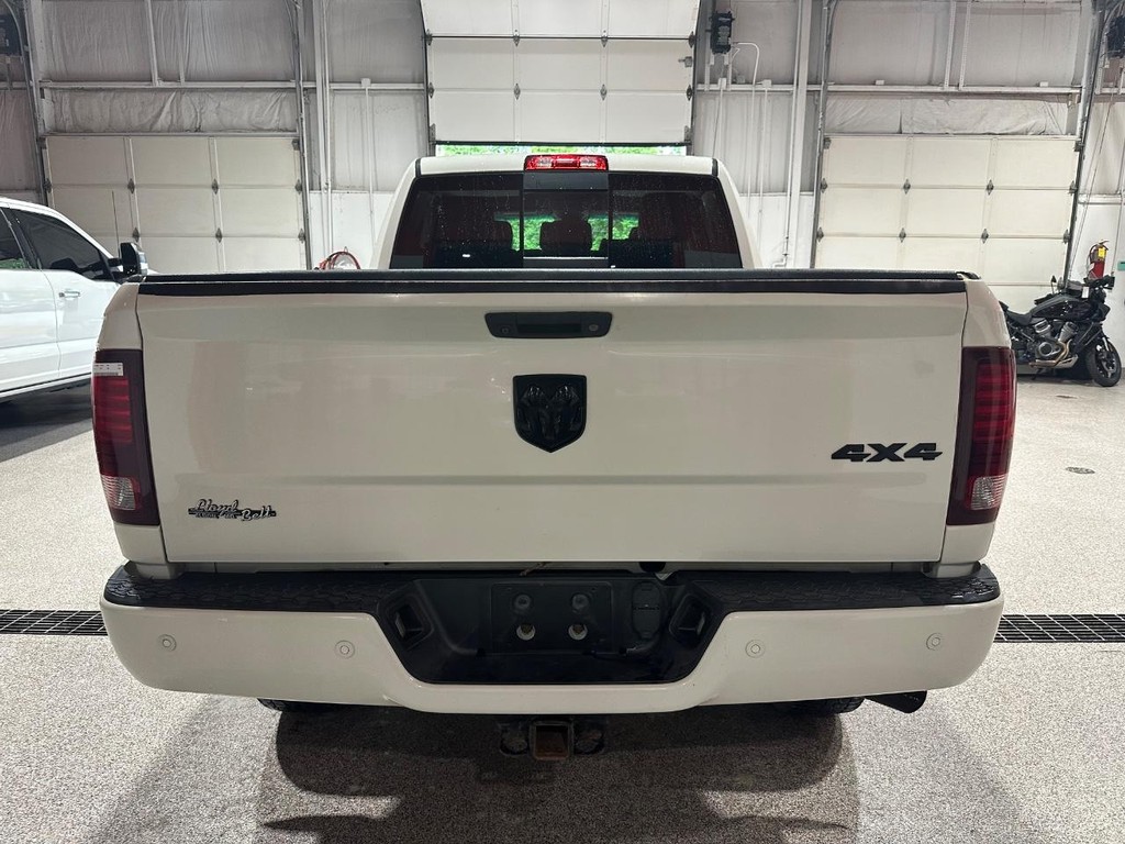 Ram 2500 Vehicle Full-screen Gallery Image 6