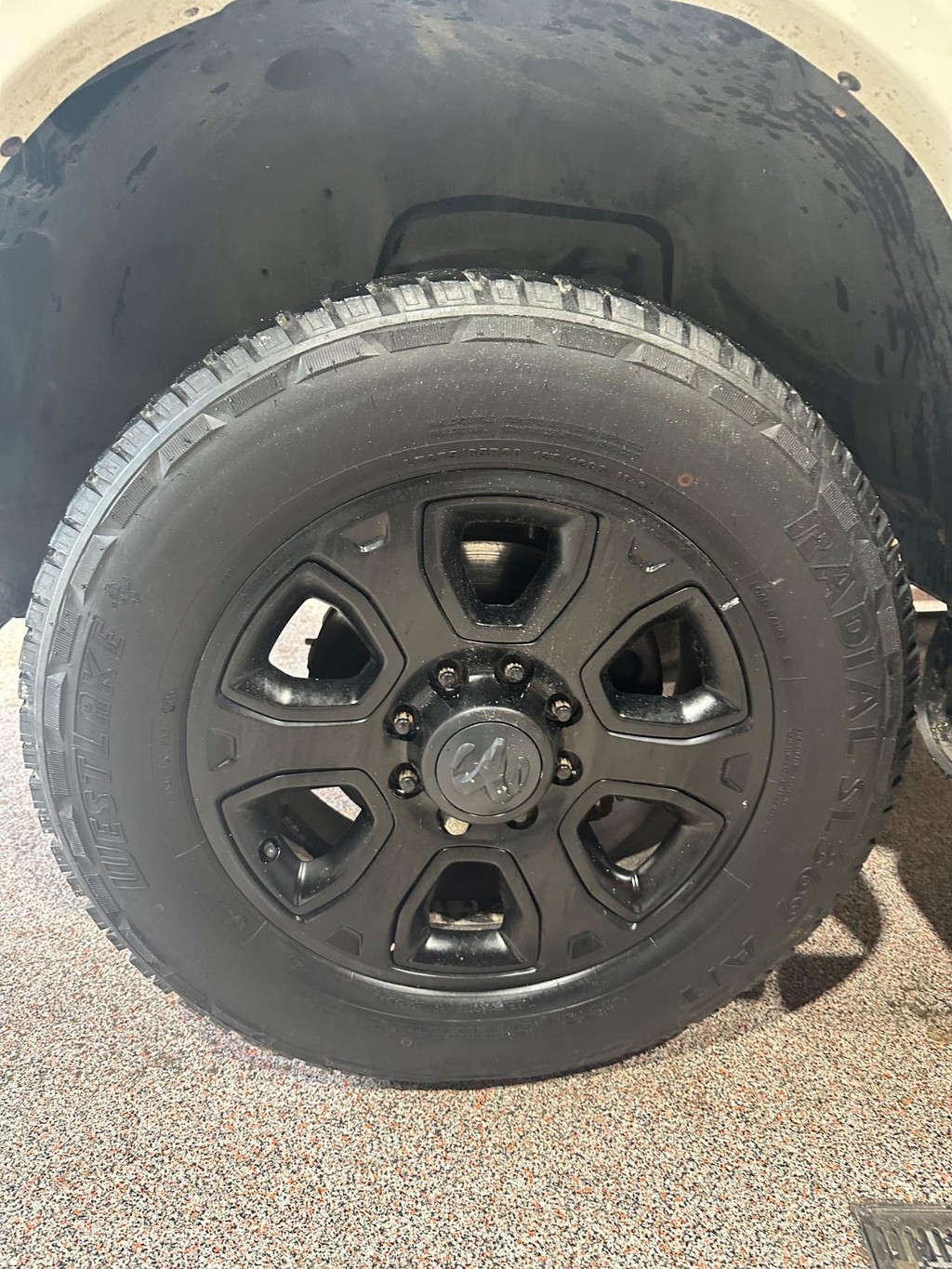 Ram 2500 Vehicle Full-screen Gallery Image 7