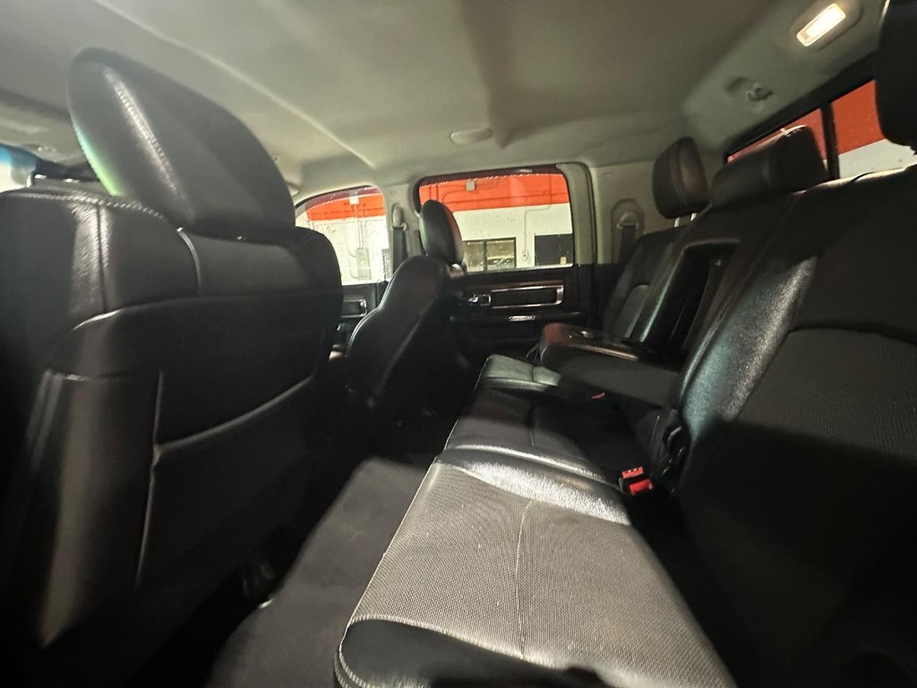 Ram 2500 Vehicle Full-screen Gallery Image 13