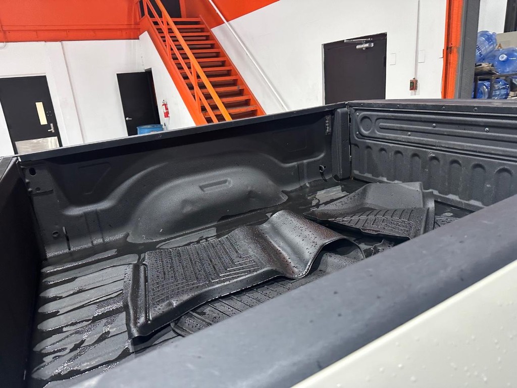 Ram 2500 Vehicle Full-screen Gallery Image 14