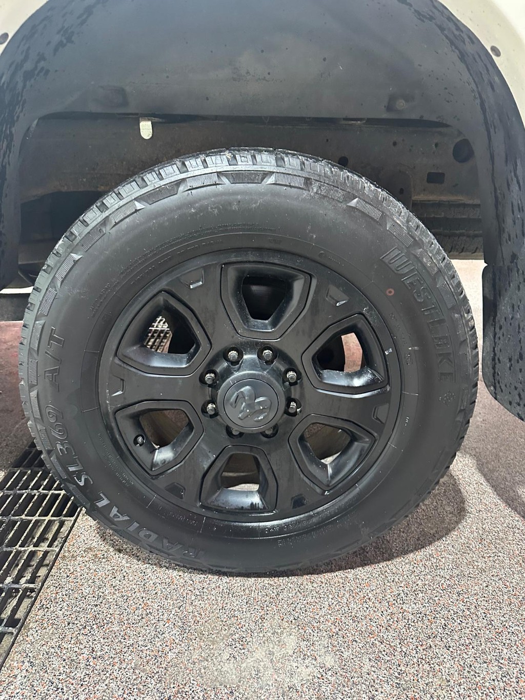 Ram 2500 Vehicle Full-screen Gallery Image 16
