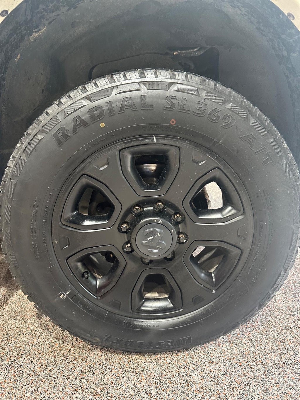 Ram 2500 Vehicle Full-screen Gallery Image 17