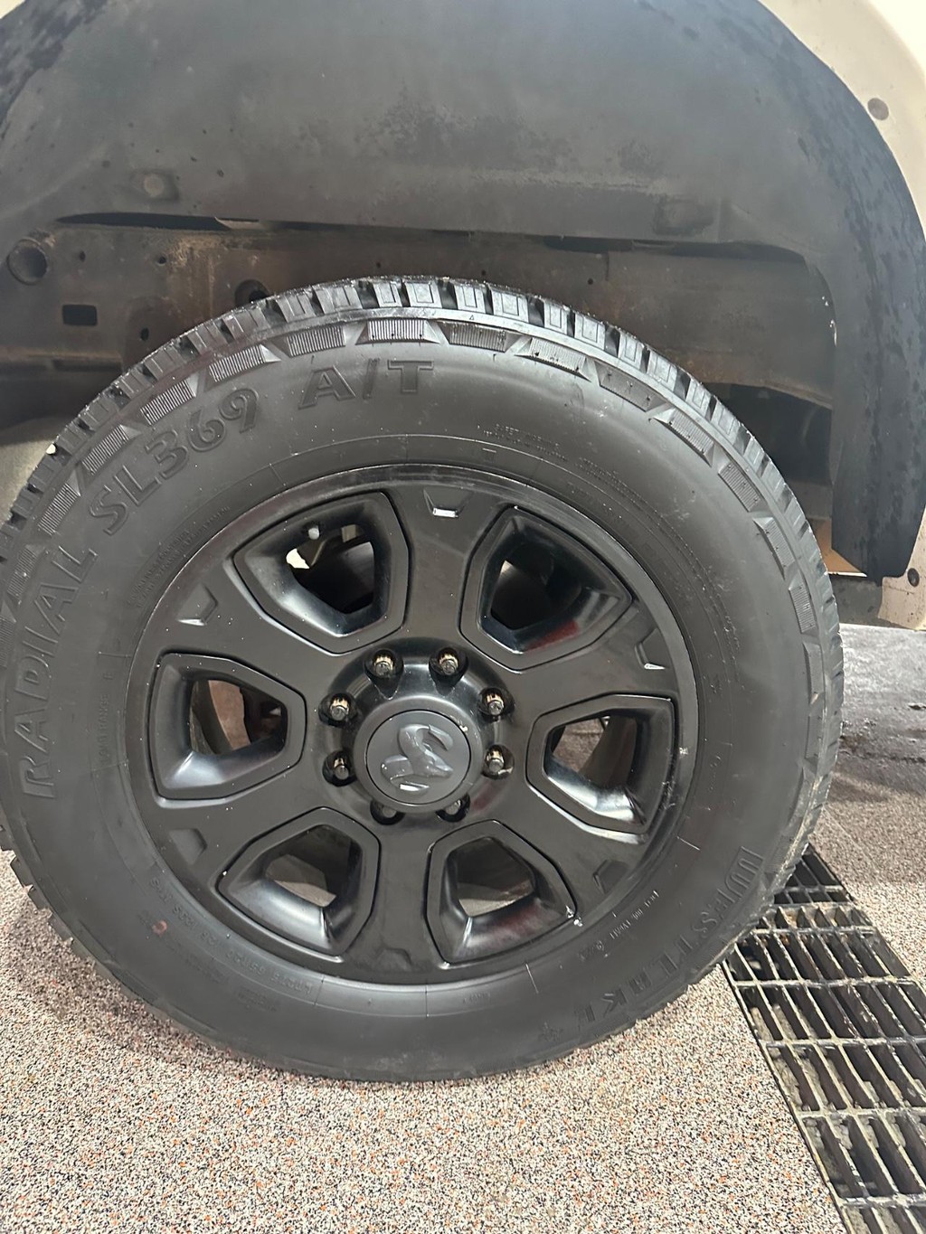 Ram 2500 Vehicle Full-screen Gallery Image 18
