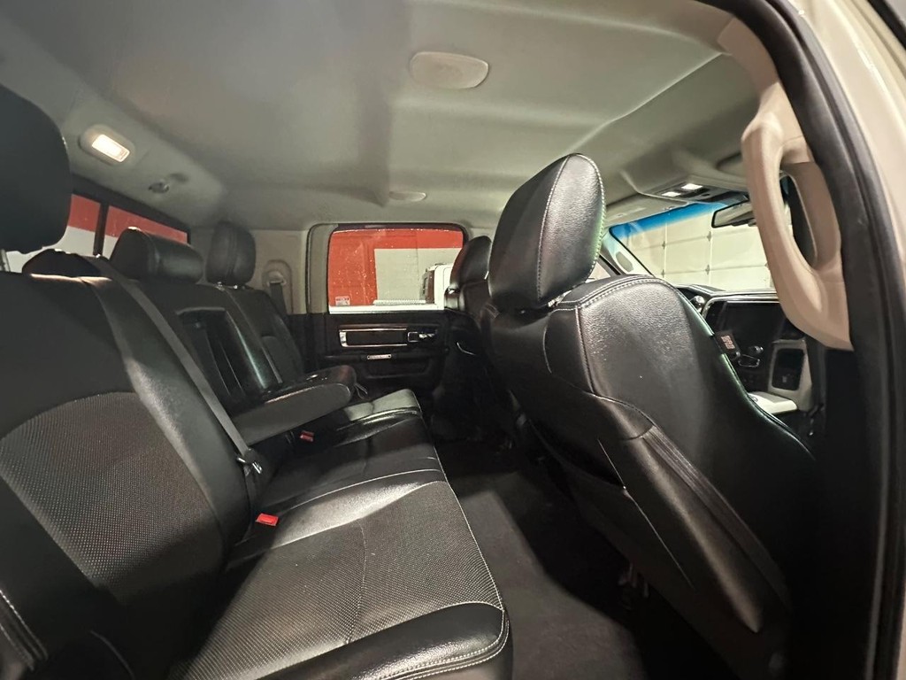 Ram 2500 Vehicle Full-screen Gallery Image 21
