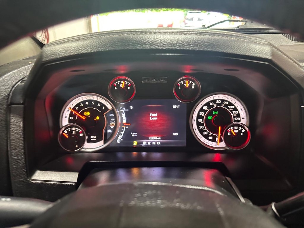 Ram 2500 Vehicle Full-screen Gallery Image 24