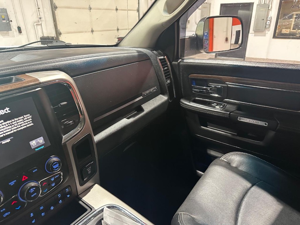 Ram 2500 Vehicle Full-screen Gallery Image 25