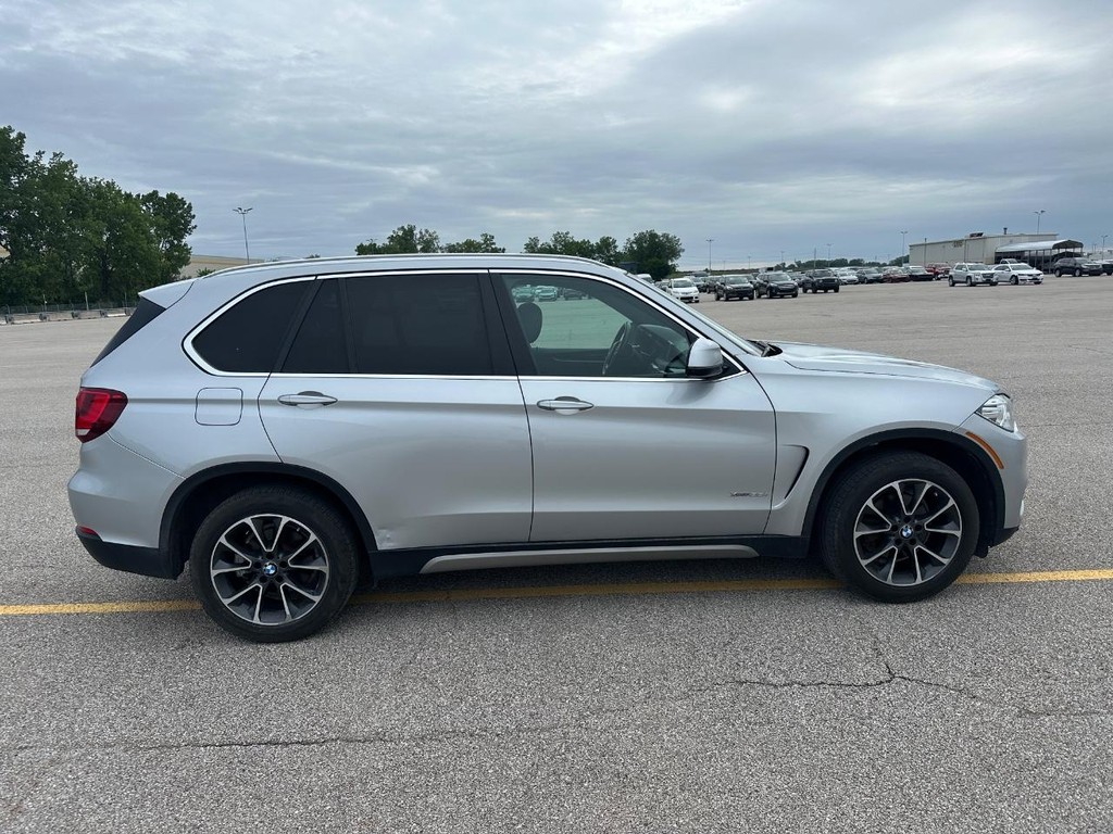 BMW X5 Vehicle Full-screen Gallery Image 02