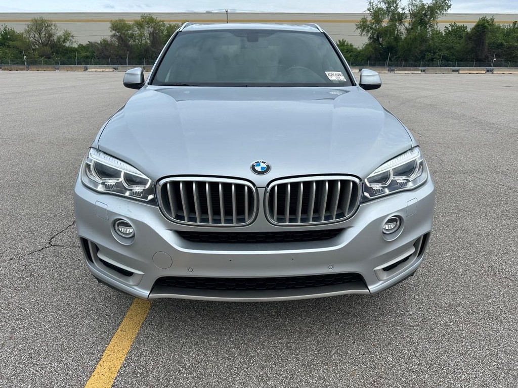 BMW X5 Vehicle Full-screen Gallery Image 04