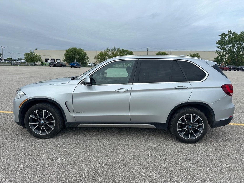 BMW X5 Vehicle Full-screen Gallery Image 06