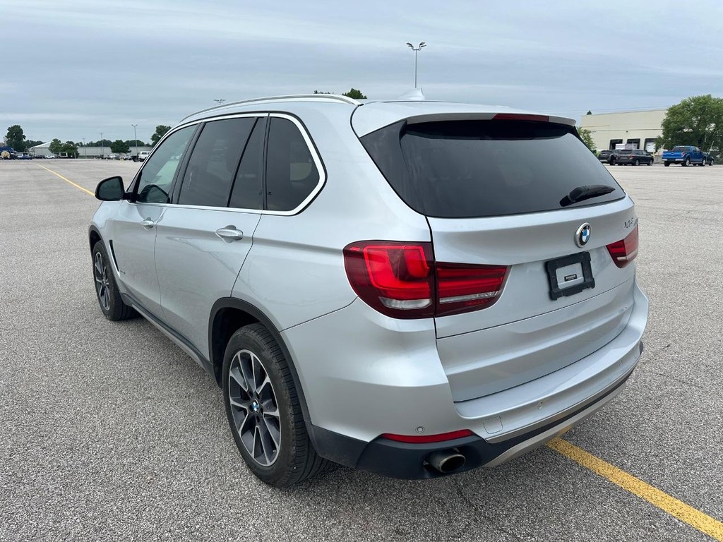 BMW X5 Vehicle Full-screen Gallery Image 07