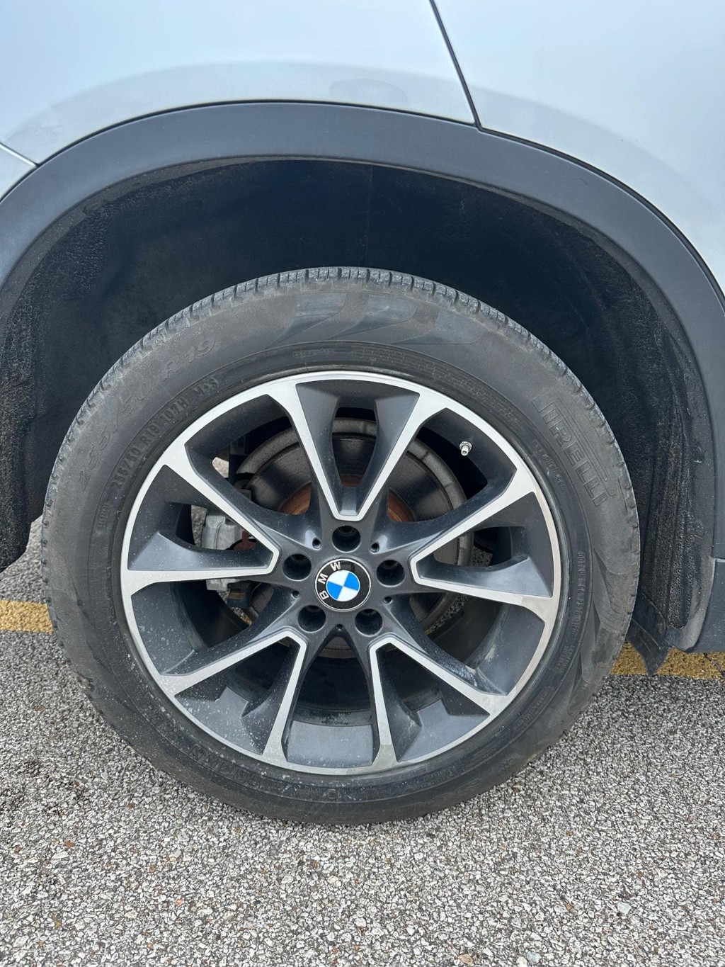 BMW X5 Vehicle Full-screen Gallery Image 09