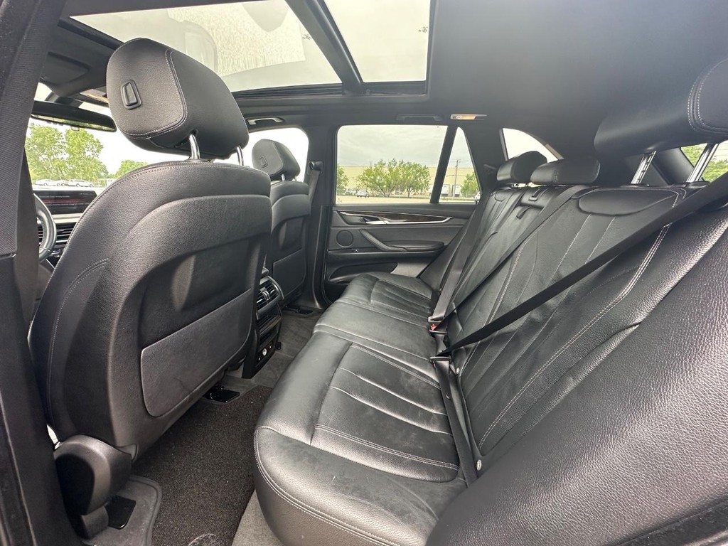 BMW X5 Vehicle Full-screen Gallery Image 11