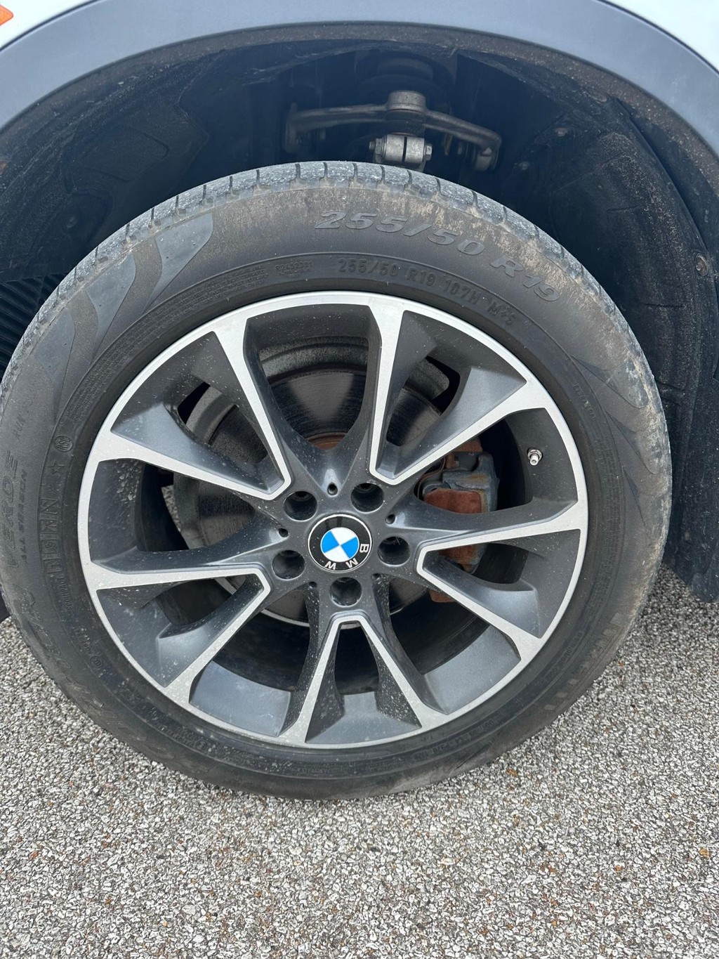 BMW X5 Vehicle Full-screen Gallery Image 13