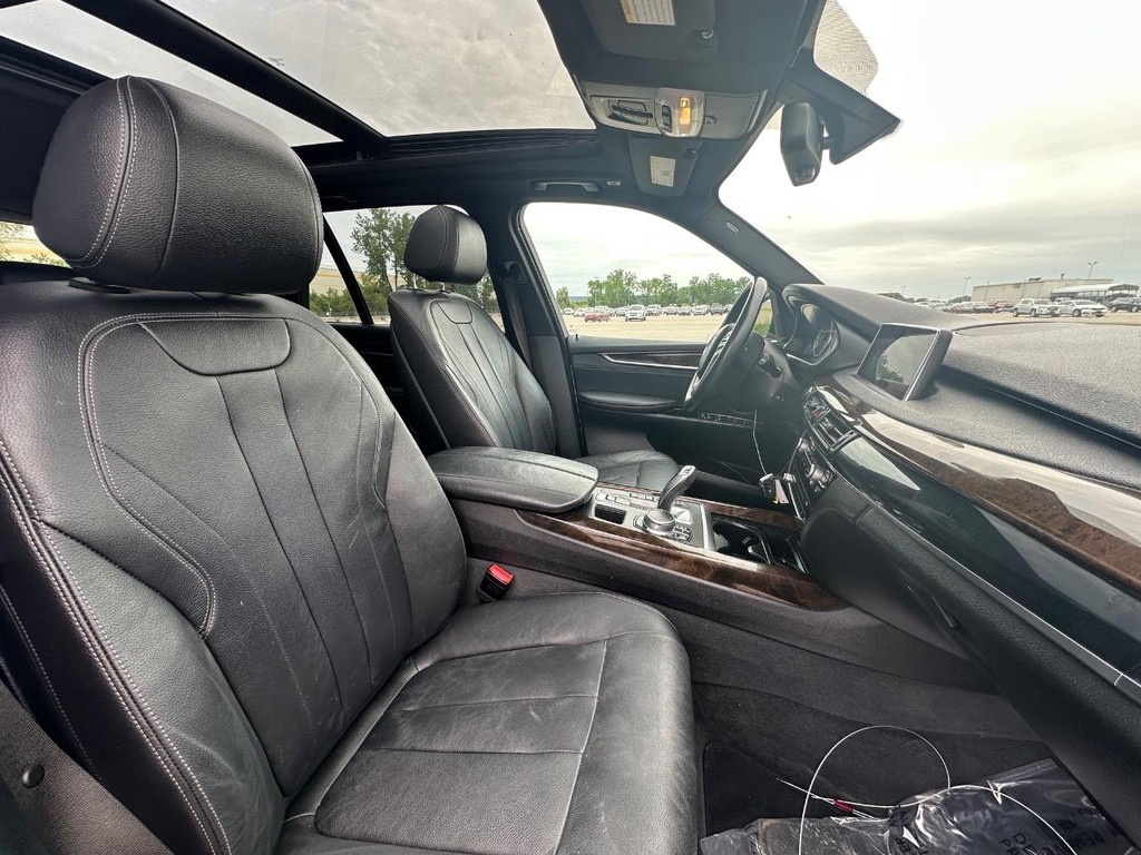 BMW X5 Vehicle Full-screen Gallery Image 17