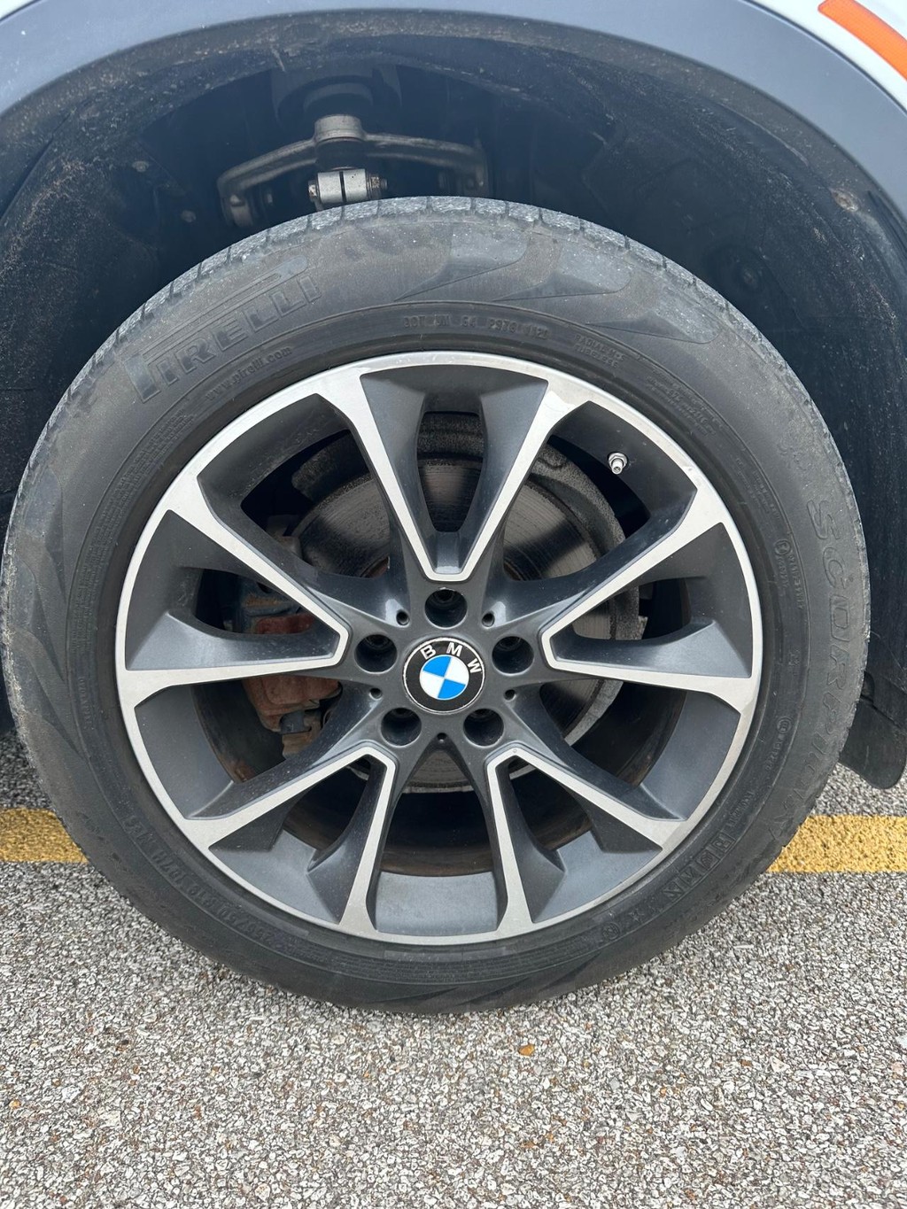 BMW X5 Vehicle Full-screen Gallery Image 18