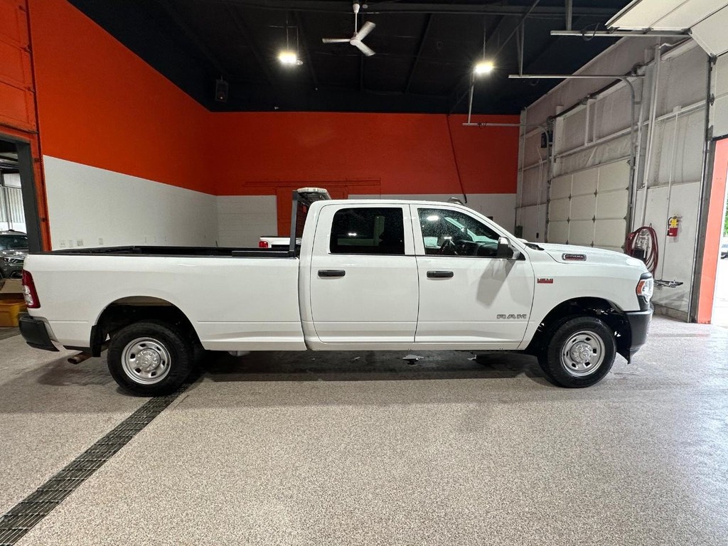 Ram 2500 Vehicle Full-screen Gallery Image 2