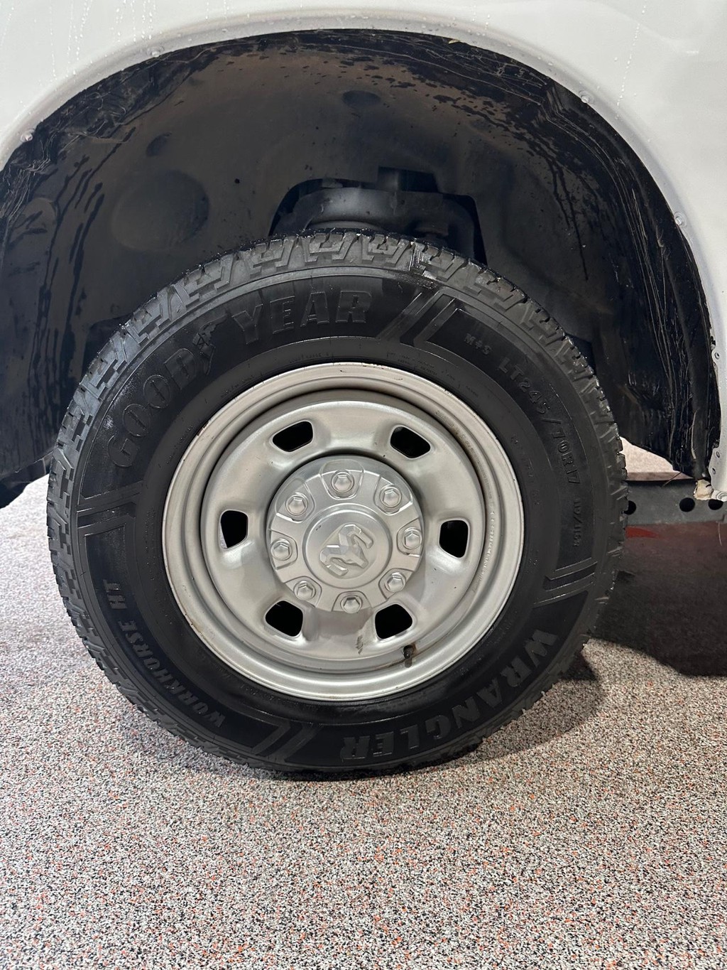 Ram 2500 Vehicle Full-screen Gallery Image 7