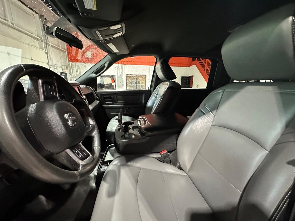 Ram 2500 Vehicle Full-screen Gallery Image 13