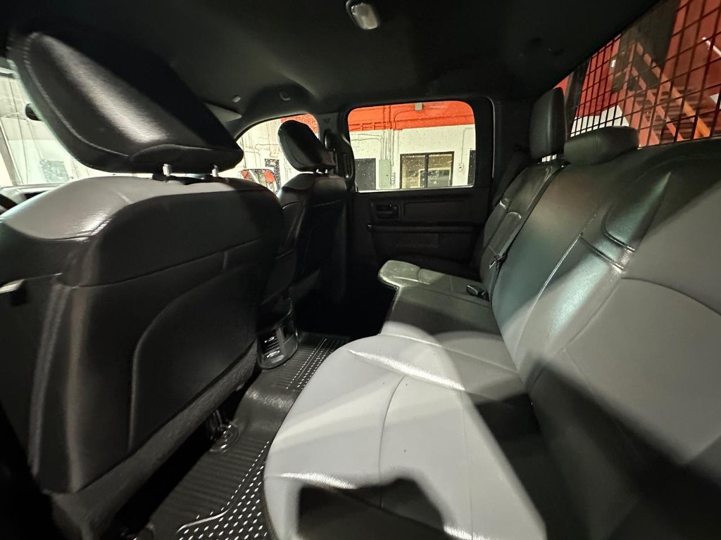 Ram 2500 Vehicle Full-screen Gallery Image 14