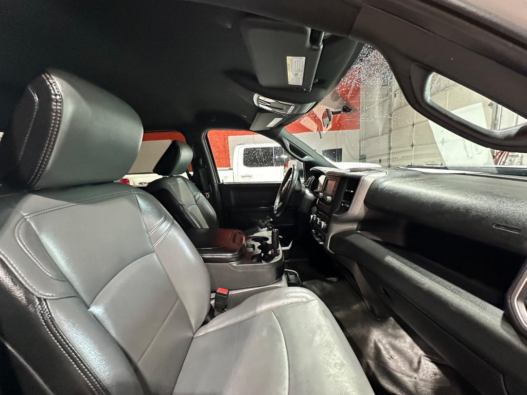 Ram 2500 Vehicle Full-screen Gallery Image 16