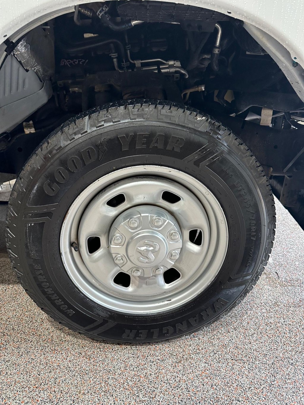 Ram 2500 Vehicle Full-screen Gallery Image 17