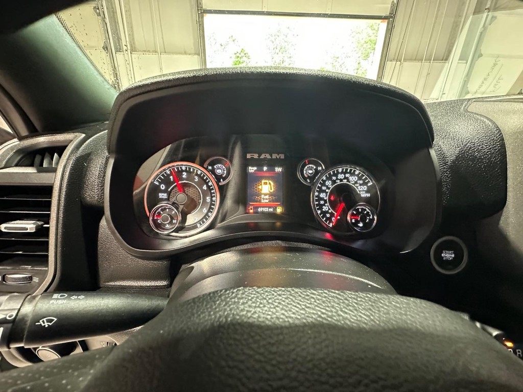 Ram 2500 Vehicle Full-screen Gallery Image 23