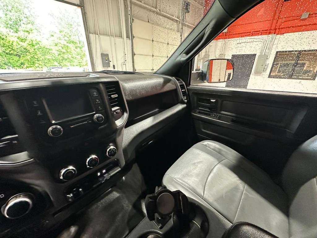 Ram 2500 Vehicle Full-screen Gallery Image 24