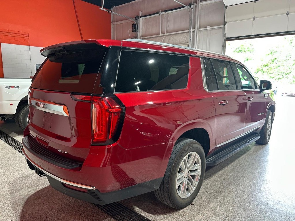 GMC Yukon XL Vehicle Full-screen Gallery Image 3