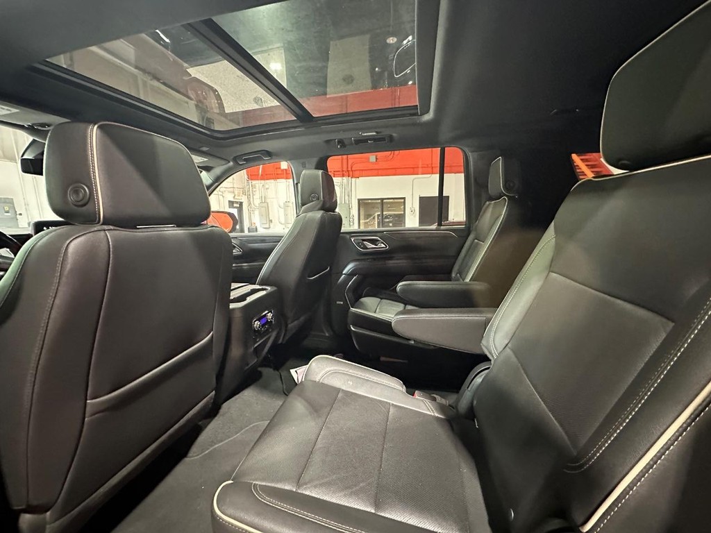 GMC Yukon XL Vehicle Full-screen Gallery Image 14