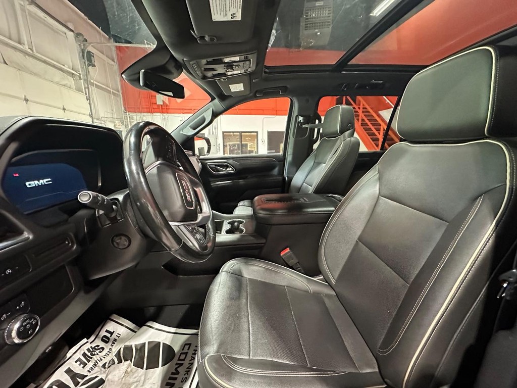 GMC Yukon XL Vehicle Full-screen Gallery Image 17