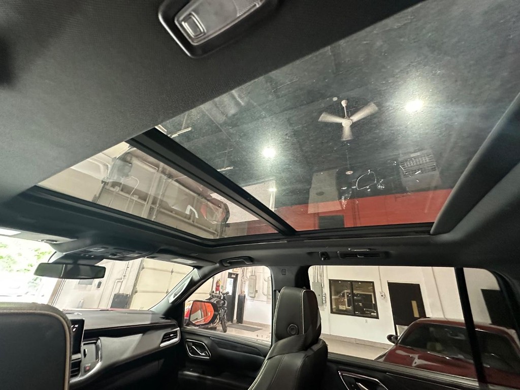 GMC Yukon XL Vehicle Full-screen Gallery Image 18