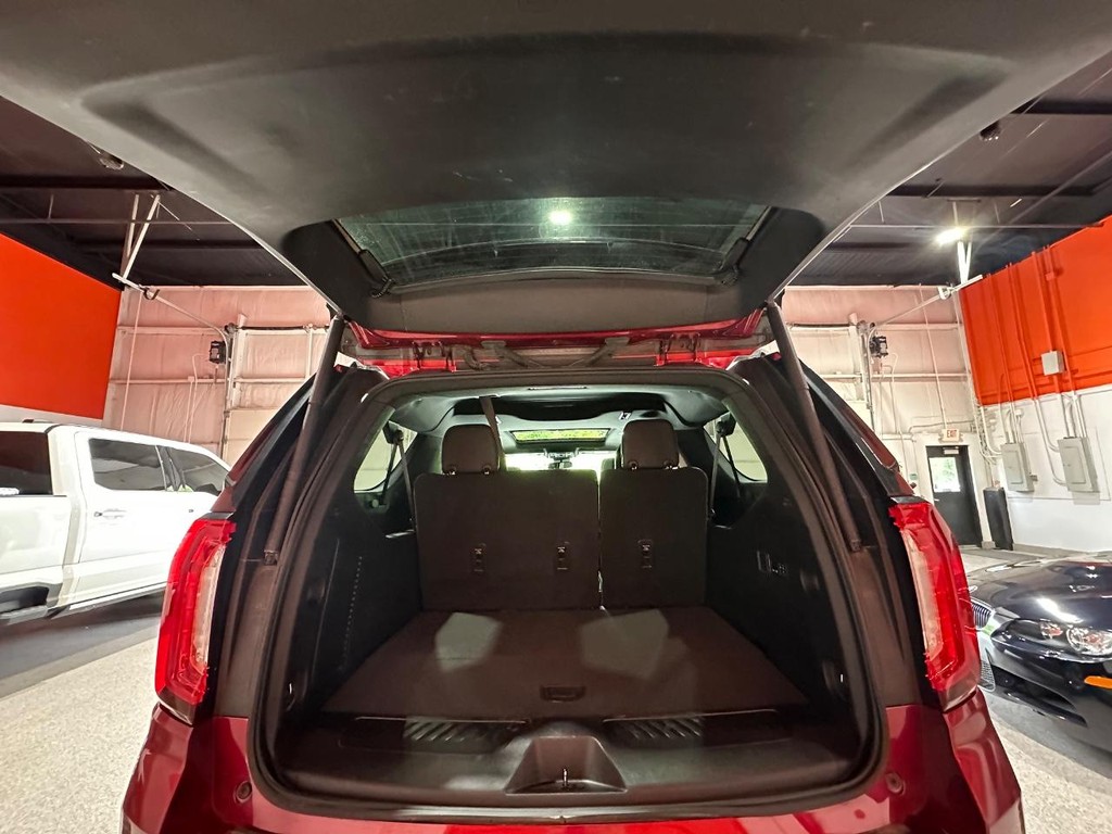 GMC Yukon XL Vehicle Full-screen Gallery Image 22