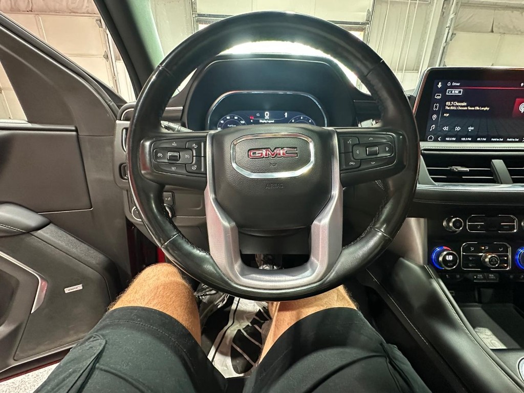 GMC Yukon XL Vehicle Full-screen Gallery Image 29