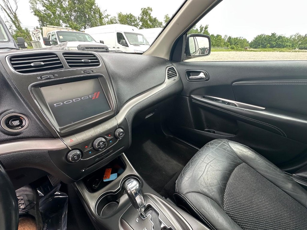 Dodge Journey Vehicle Full-screen Gallery Image 17
