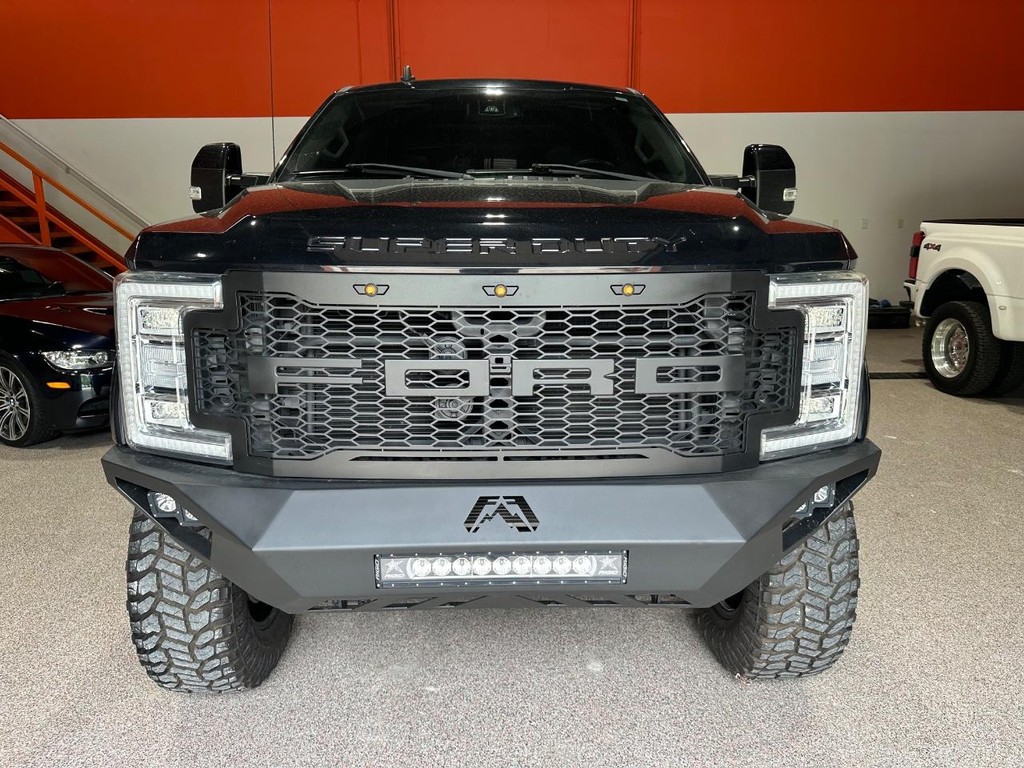 Ford Super Duty F-250 SRW Vehicle Full-screen Gallery Image 6