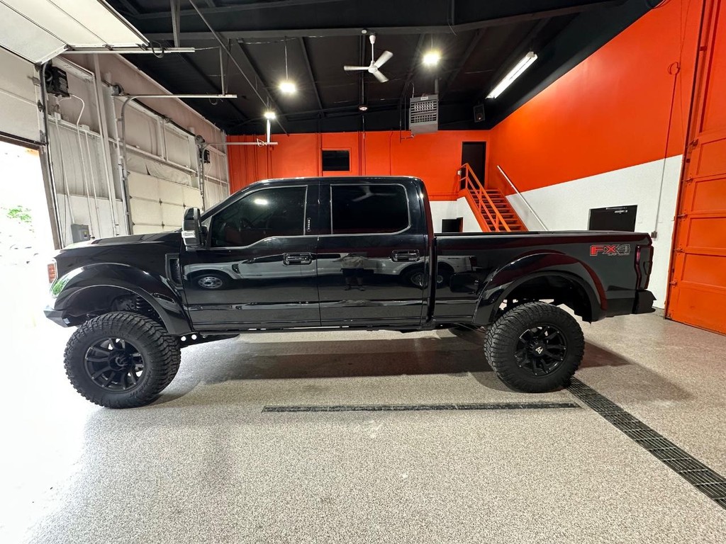 Ford Super Duty F-250 SRW Vehicle Full-screen Gallery Image 8