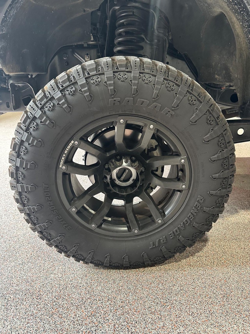 Ford Super Duty F-250 SRW Vehicle Full-screen Gallery Image 12