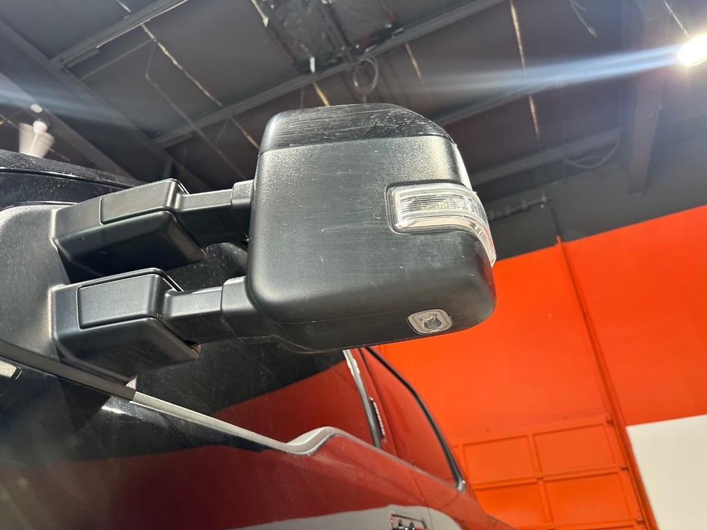 Ford Super Duty F-250 SRW Vehicle Full-screen Gallery Image 14