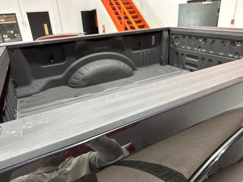 Ford Super Duty F-250 SRW Vehicle Full-screen Gallery Image 16