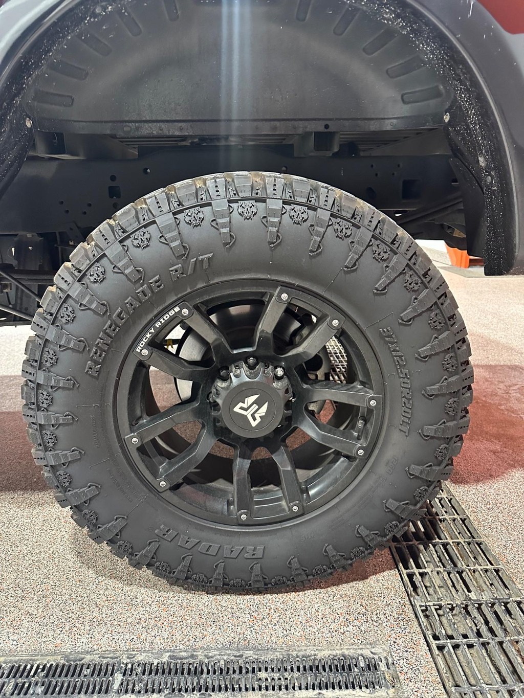 Ford Super Duty F-250 SRW Vehicle Full-screen Gallery Image 17