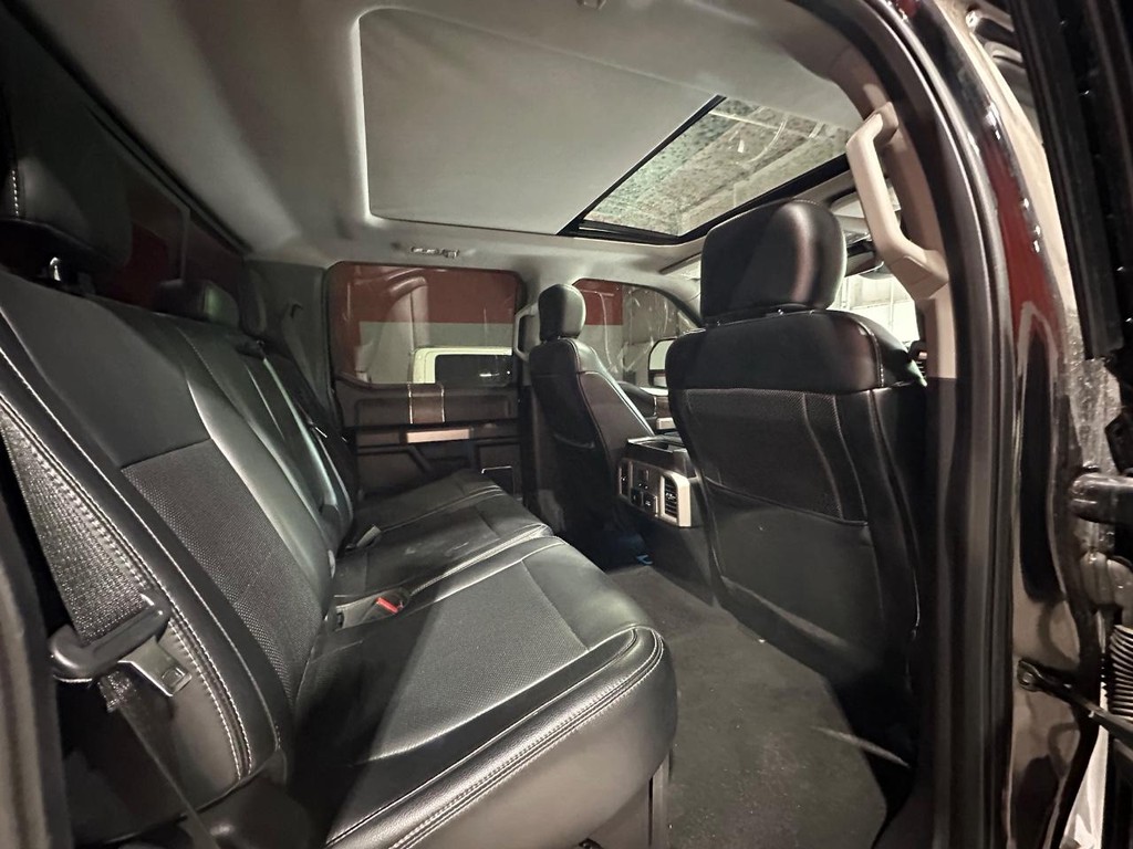 Ford Super Duty F-250 SRW Vehicle Full-screen Gallery Image 18