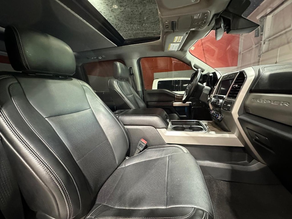 Ford Super Duty F-250 SRW Vehicle Full-screen Gallery Image 19