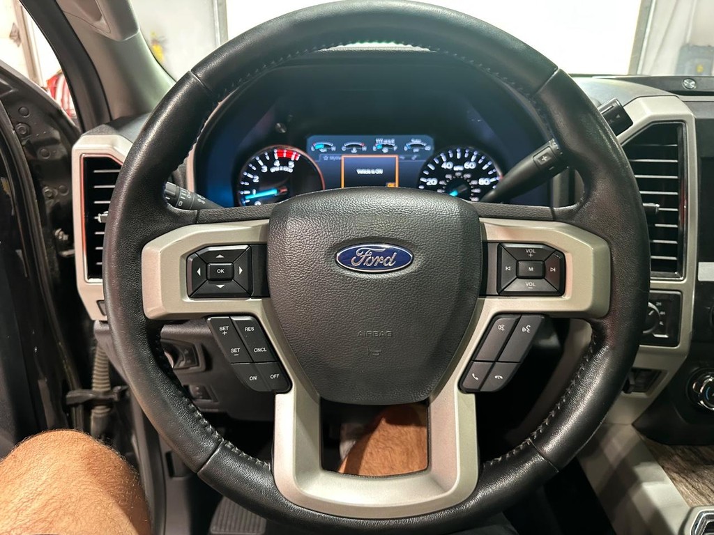 Ford Super Duty F-250 SRW Vehicle Full-screen Gallery Image 29
