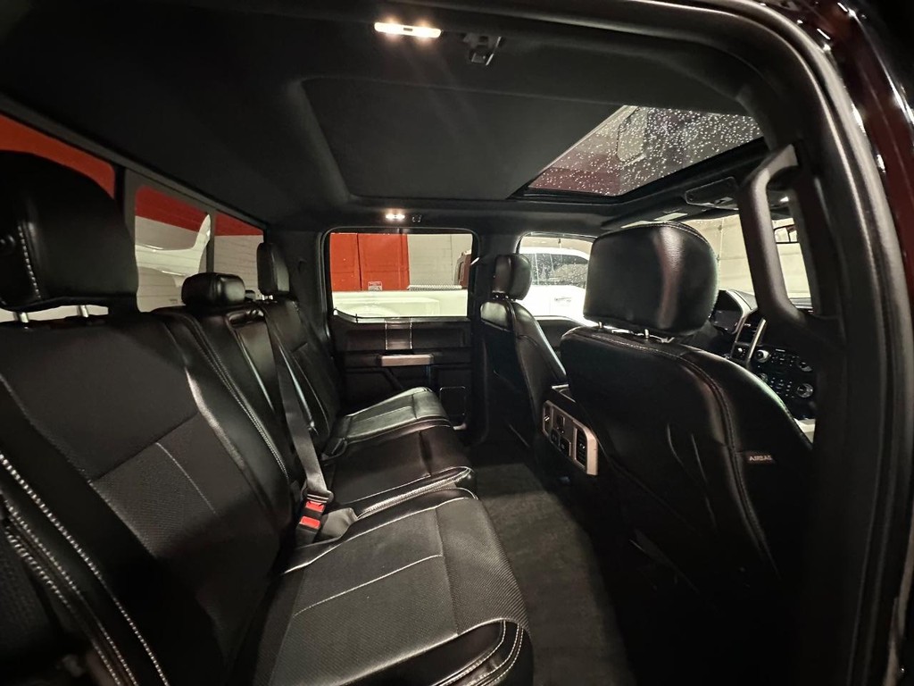 Ford F-150 Vehicle Full-screen Gallery Image 17