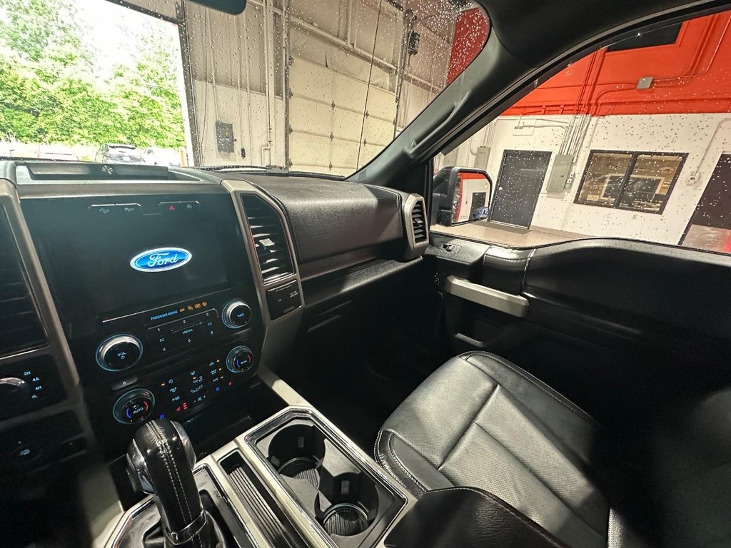 Ford F-150 Vehicle Full-screen Gallery Image 19