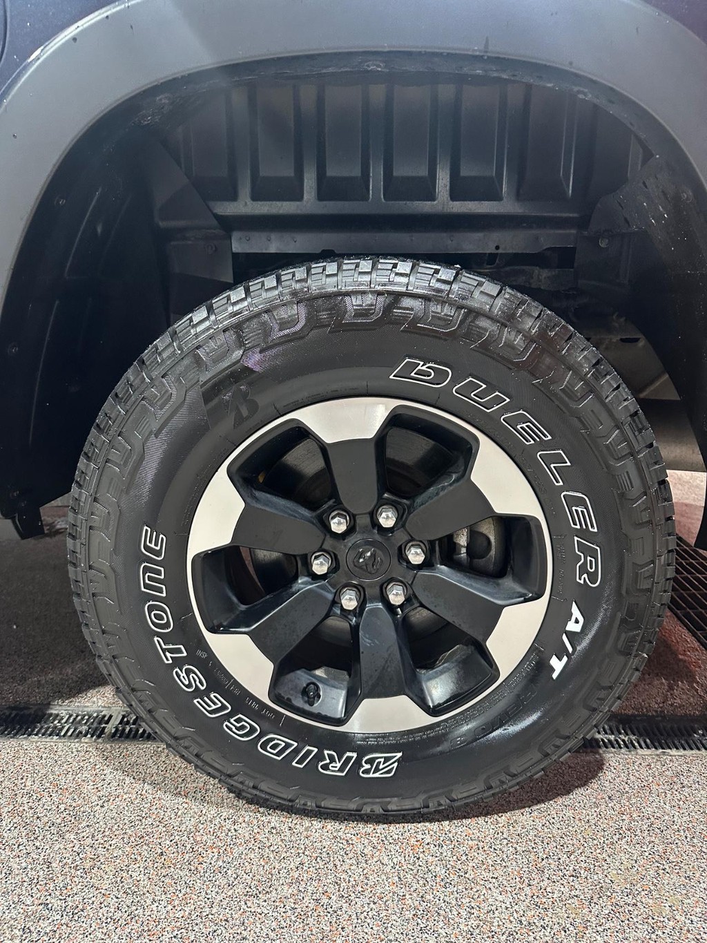 Ram 1500 Vehicle Full-screen Gallery Image 14