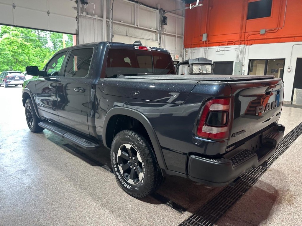 Ram 1500 Vehicle Full-screen Gallery Image 22
