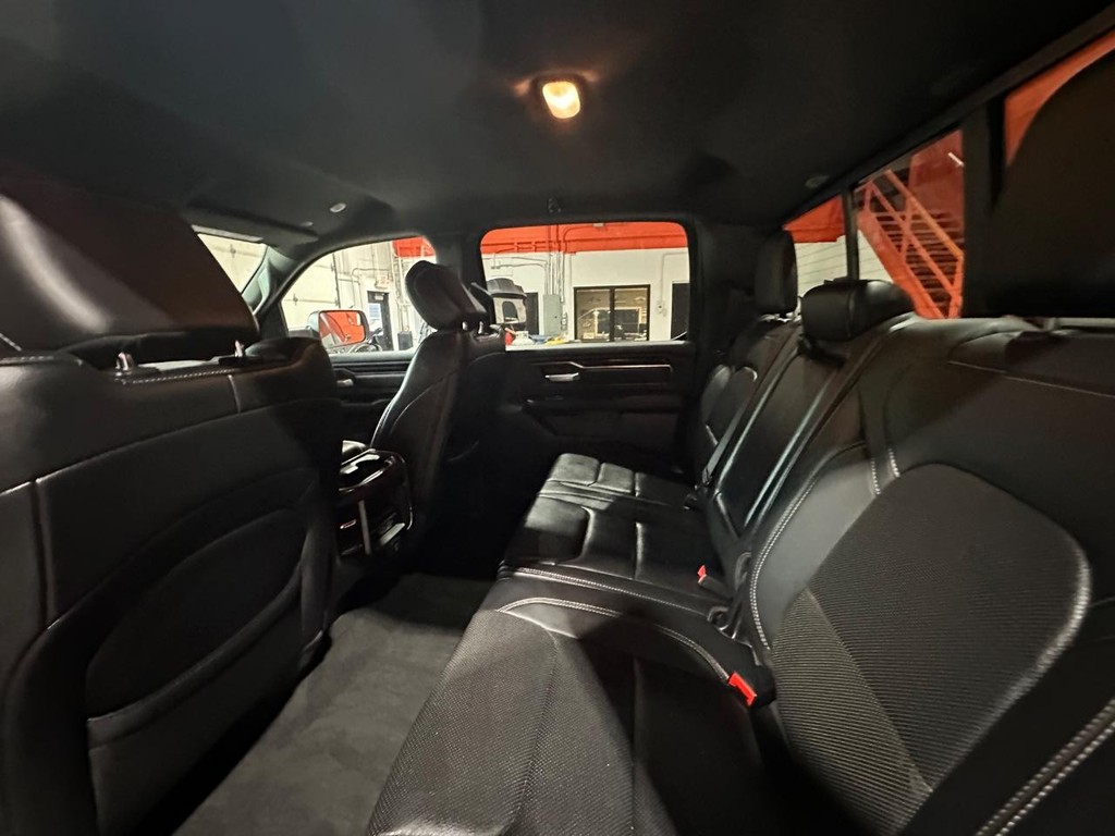 Ram 1500 Vehicle Full-screen Gallery Image 32